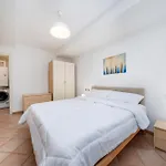 Guesthost - Cozy Steps From The Center Apartment
