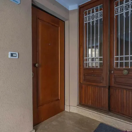 Apartment Guesthost - Cozy Steps From The Center *