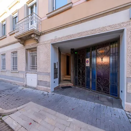 Guesthost - Cozy Steps From The Center Apartment